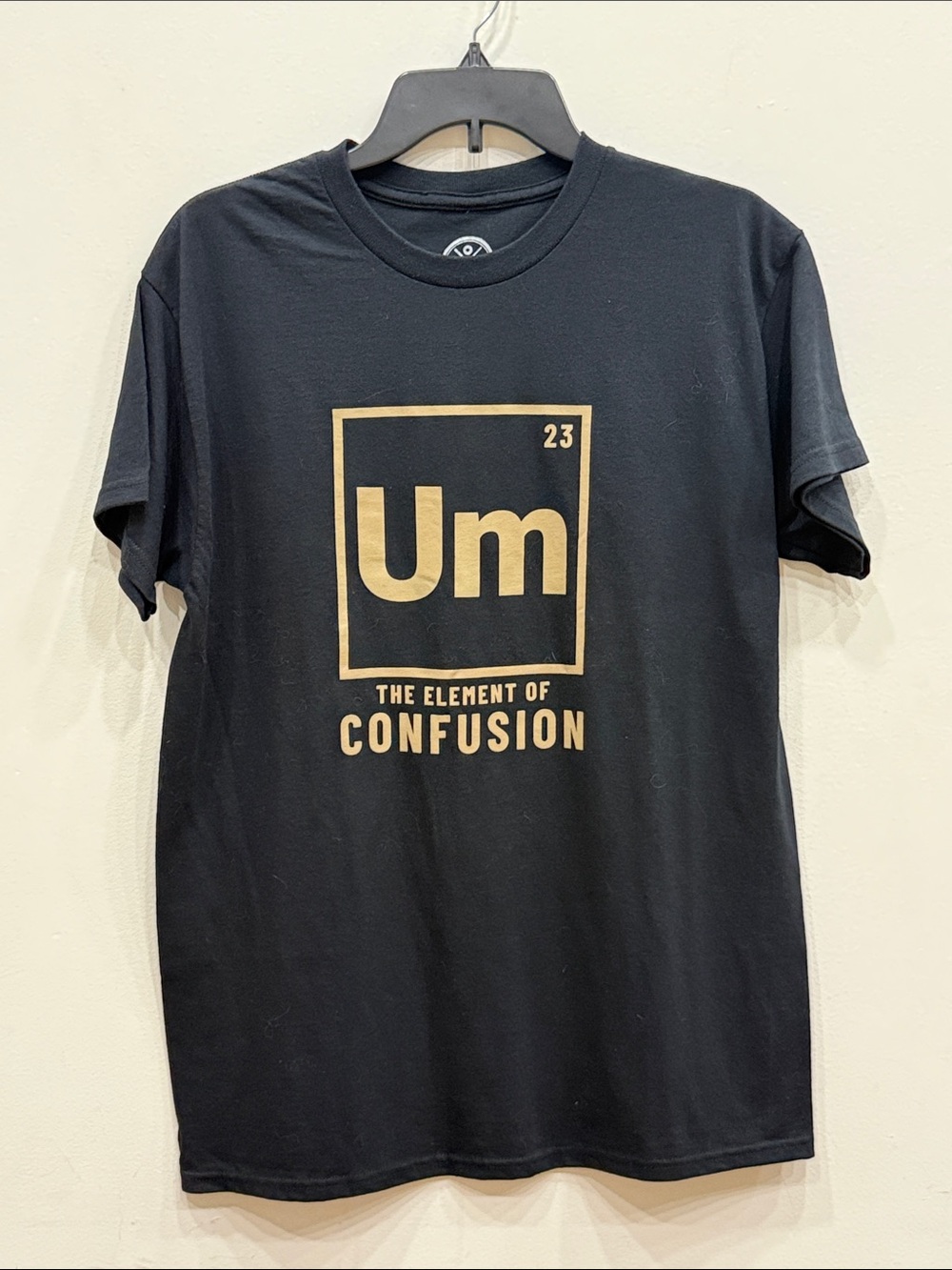 Funny "Um" The Element Of COnfusion Graphic T-Shirt - Size Medium - NWT